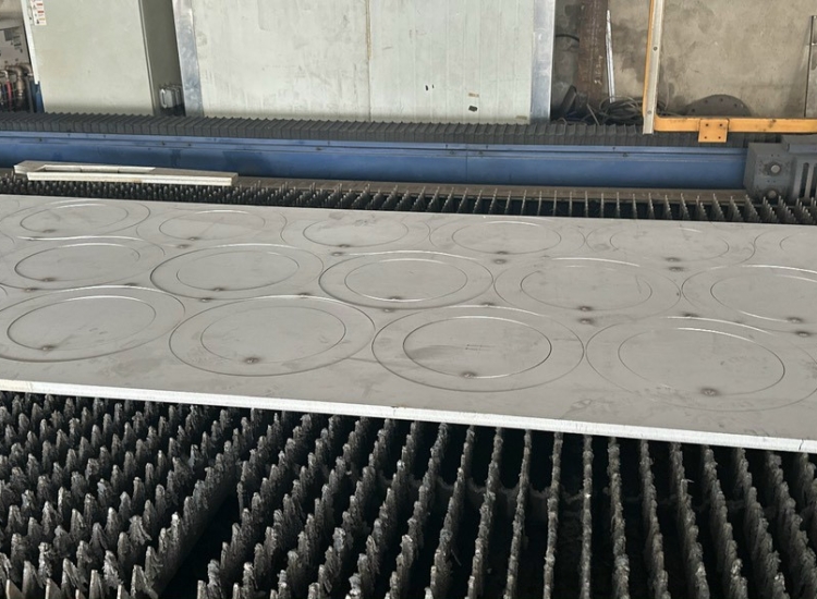 CẮT GIA CÔNG LASER INOX TẤM THEO YÊU CẦU