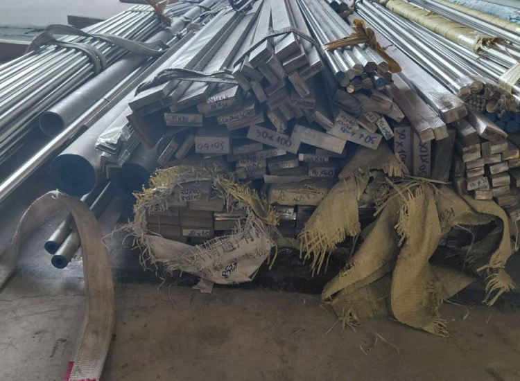 THANH LA ĐÚC 304 SỌC XƯỚC : 50 x 20 x 4000/6000MM/HL - Stainless Steel Bar Flat