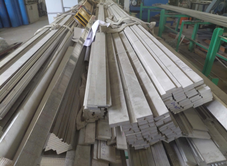 THANH LA ĐÚC 304 SỌC XƯỚC : 70 x 10 x 4000/6000MM/HL- LẬP LÀ INOX - Stainless Steel Bar Flat