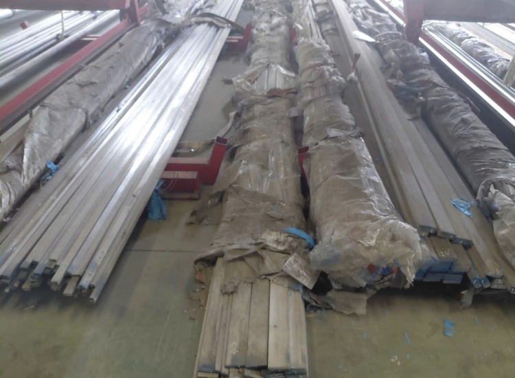 THANH LA ĐÚC 304 SỌC XƯỚC : 40 x 3.0 x 4000/6000MM/HL- LẬP LÀ INOX-Stainless Steel Bar Flat